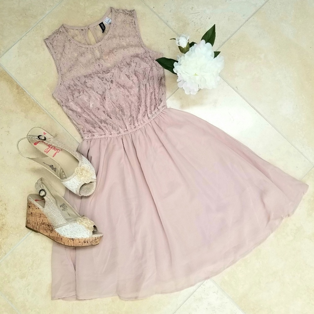 H&M lace and chiffon blush colored dress